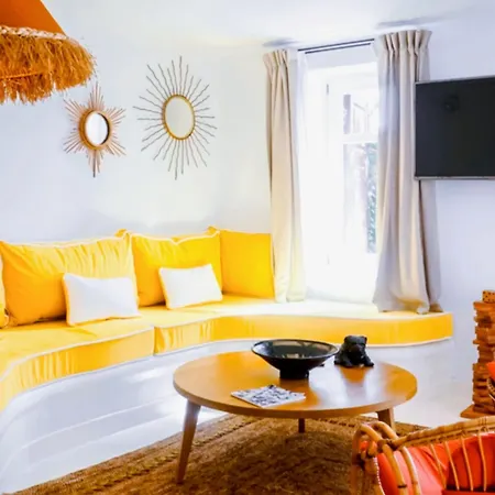Isola Paradiso - Luxury Staffed Property