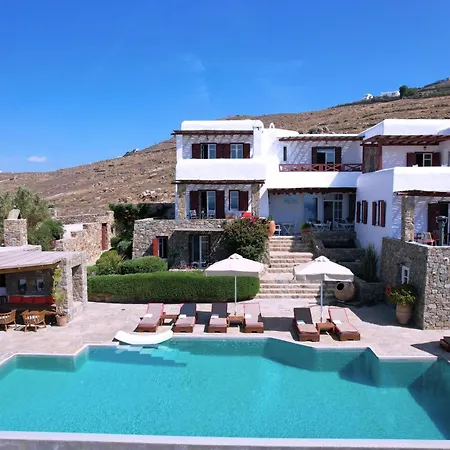 Isola Paradiso - Luxury Staffed Property *